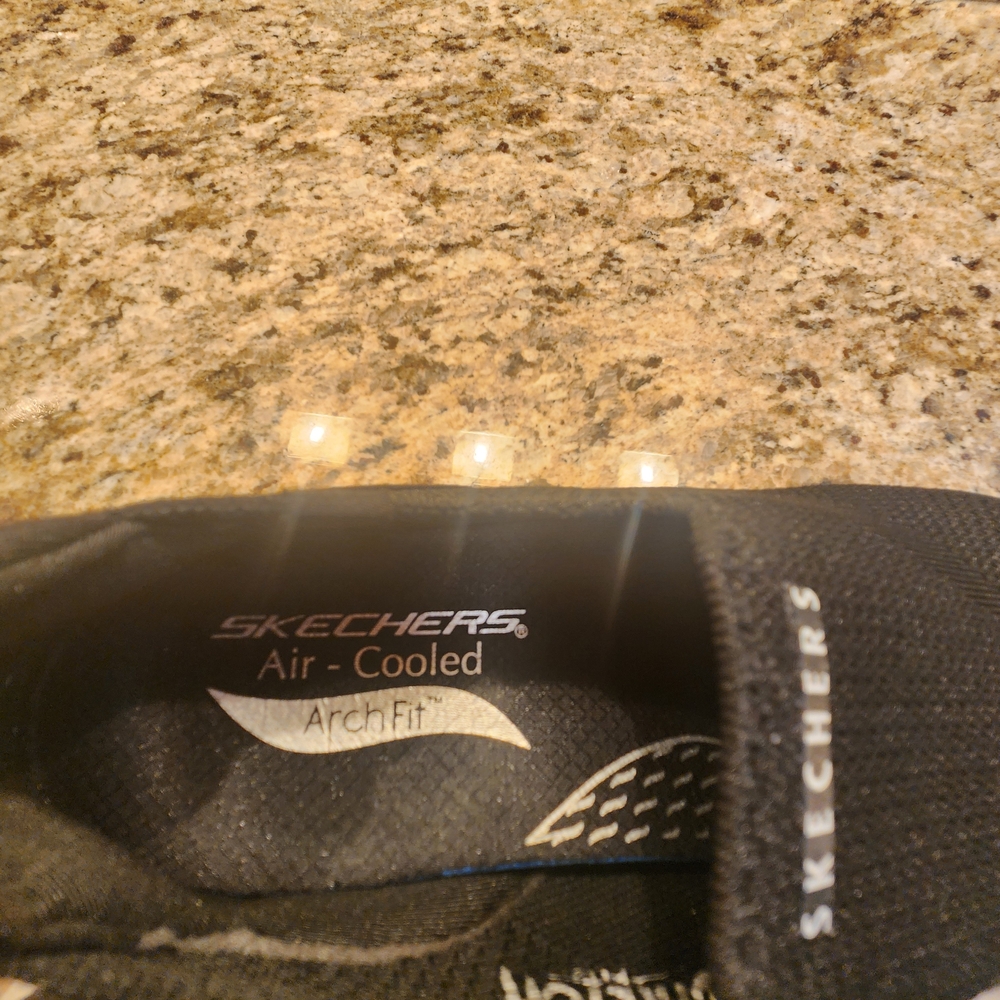 Ladies Size 8 Skechers Air Cooled Arch Fit Slip On Casual Comfort Shoes. - Picture 4 of 5